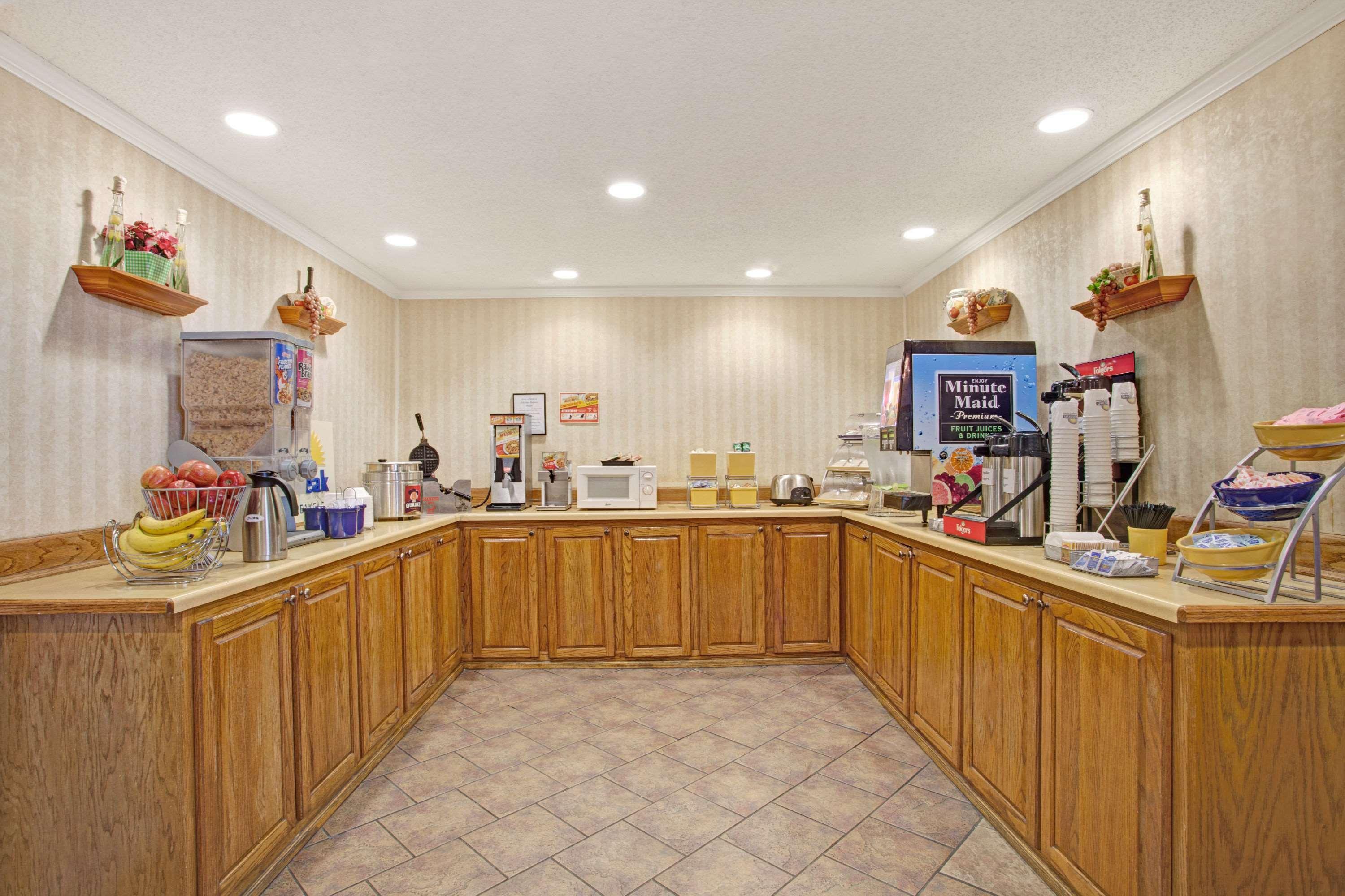 Days Inn & Suites By Wyndham Collierville Germantown Area Exterior foto